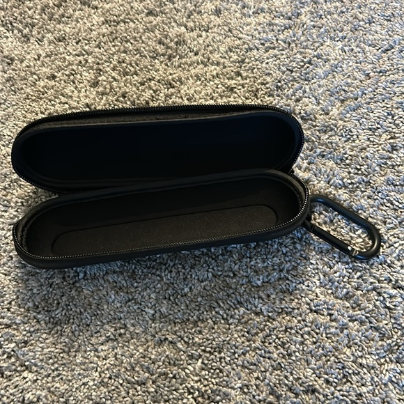 NWOT Beats Pill 2.0 Hardshell Case - Case Only - Picture 2 of 4